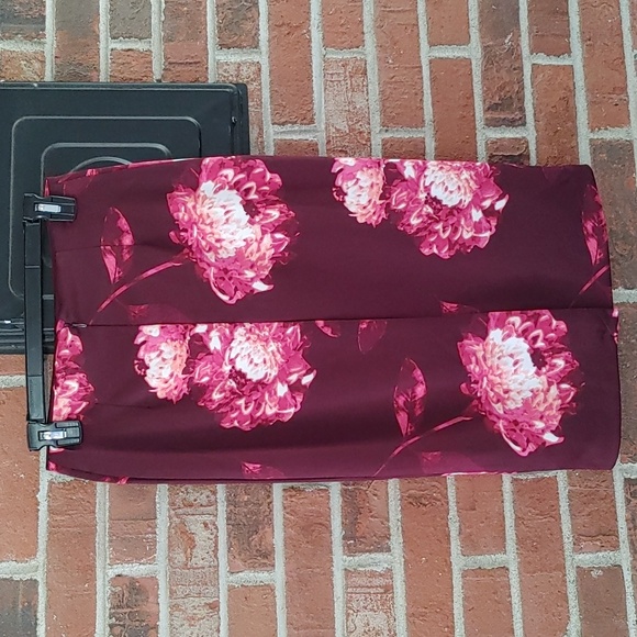 New York and Company Scuba Skirt Size 0 - Picture 2 of 8